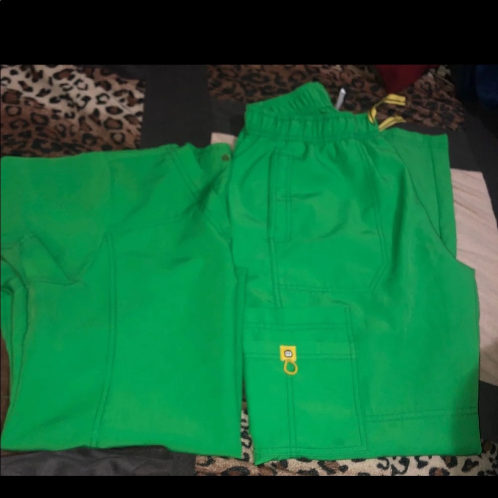 4 Stretch Scrub Set. Large